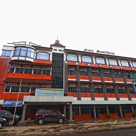 Hotel Sumatera Medan Kültér fotó