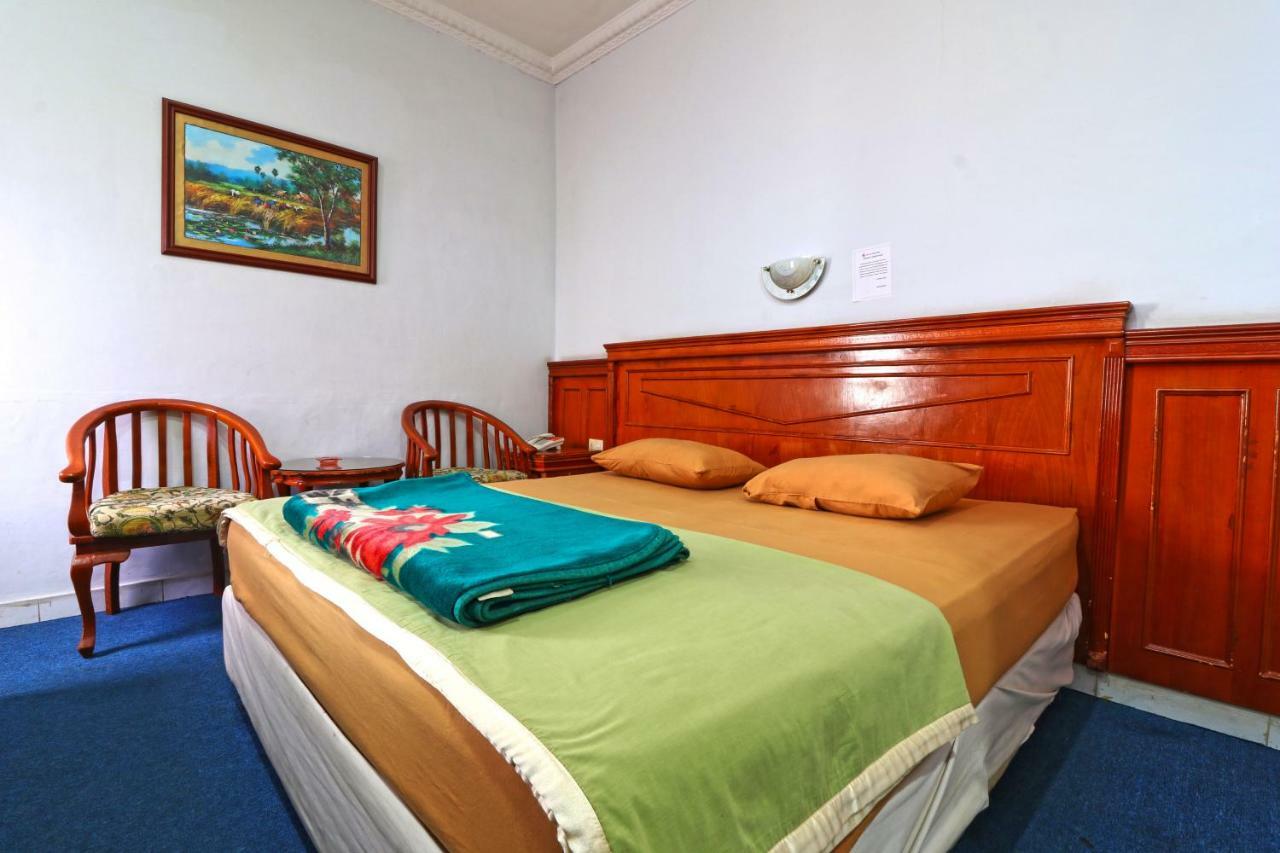 Hotel Sumatera Medan Kültér fotó