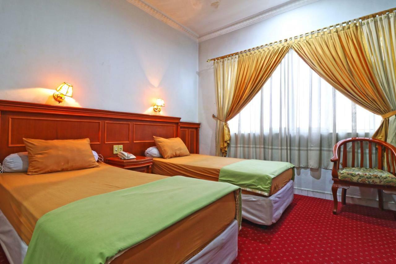 Hotel Sumatera Medan Kültér fotó